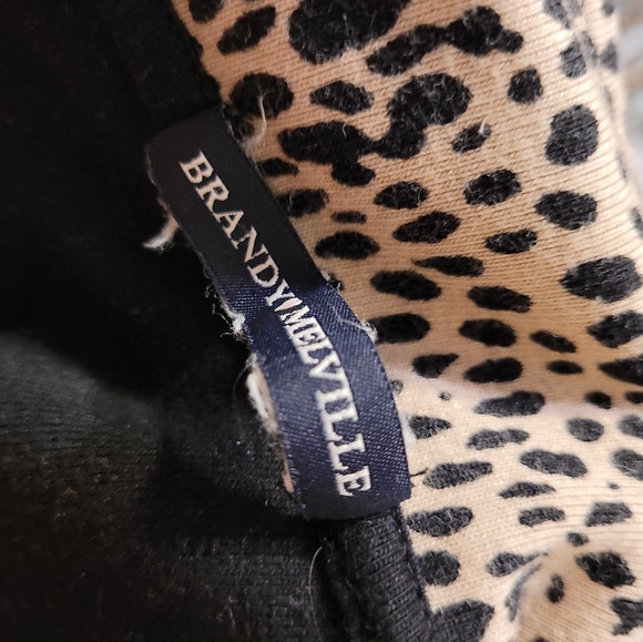 Button-down t-shirt with leopard print collar - Picture 6 of 6